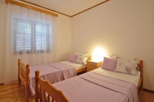 Un pat sau paturi într-o cameră la Apartment Prizba 10063c