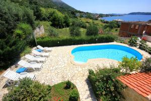 Fotografia z galérie ubytovania Seaside family friendly house with a swimming pool Viganj, Peljesac - 10253 v destinácii Viganj