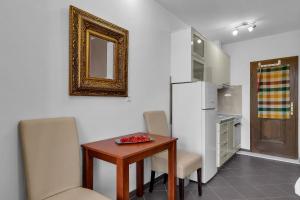 Kuchyň nebo kuchyňský kout v ubytování Apartments and rooms with parking space Duce, Omis - 10303