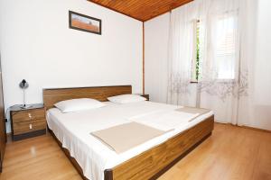 Postel nebo postele na pokoji v ubytování Apartments with parking spaces Orebic, Peljesac - 10102