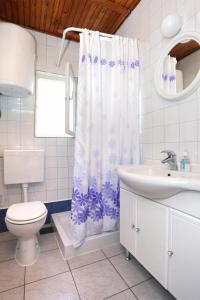 Koupelna v ubytování Apartments with parking spaces Orebic, Peljesac - 10102 + 37 fotografií