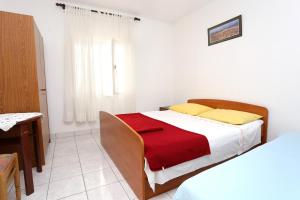 Postel nebo postele na pokoji v ubytování Apartments with parking spaces Orebic, Peljesac - 10102