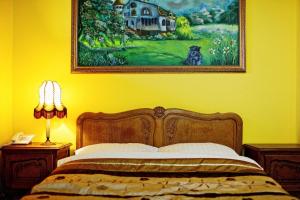 Postel nebo postele na pokoji v ubytování Usługi Hotelowe 17 Zwiedzanie Muzeum Kresów Gratis
