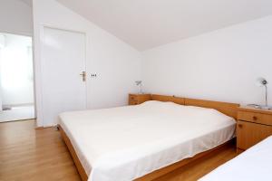 Postel nebo postele na pokoji v ubytování Apartment Drace 10211b