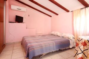Postel nebo postele na pokoji v ubytování Apartments by the sea Orebic, Peljesac - 10094