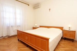 เตียงในห้องที่ Apartments by the sea Sreser, Peljesac - 10108