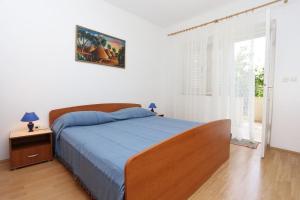Giường trong phòng chung tại Apartment Viganj 10116d