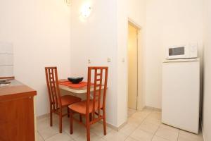 Kuchyňa alebo kuchynka v ubytovaní Apartment Viganj 10116d