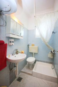 a bathroom with a sink and a toilet and a tub at Apartments with a parking space Orebic, Peljesac - 10177 in Orebić