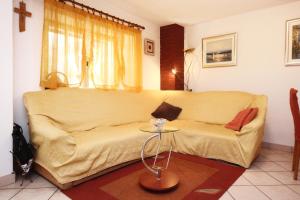 Ein Sitzbereich in der Unterkunft Holiday house with a parking space Orebic, Peljesac - 10165