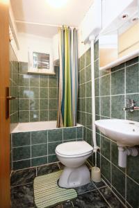Bilik mandi di Holiday house with a parking space Trstenik, Peljesac - 10195 +10 gambar