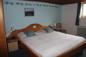 A bed or beds in a room at The Pirklalm