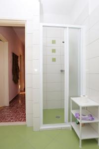 Kúpeľňa v ubytovaní Apartments by the sea Trogir - 9667