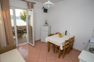 Fotografia z galérie ubytovania Apartments by the sea Zubovici, Pag - 9678 v destinácii Zubovići