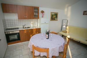 Fotografia z galérie ubytovania Apartments by the sea Zubovici, Pag - 9678 v destinácii Zubovići