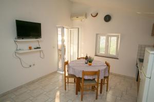 Fotografia z galérie ubytovania Apartments by the sea Zubovici, Pag - 9678 v destinácii Zubovići