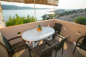 Fotografia z galérie ubytovania Apartments by the sea Zubovici, Pag - 9678 v destinácii Zubovići