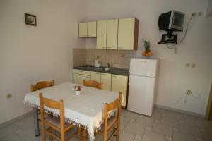 Fotografia z galérie ubytovania Apartments by the sea Zubovici, Pag - 9678 v destinácii Zubovići