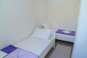 Postel nebo postele na pokoji v ubytování Apartments with a parking space Hvar - 11681