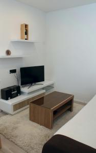 A television and/or entertainment centre at Apartment Lukoran 11672a