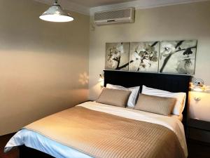 Ένα ή περισσότερα κρεβάτια σε δωμάτιο στο Apartments by the sea Selce, Crikvenica - 11693