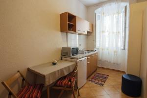 Kuchyň nebo kuchyňský kout v ubytování Apartments by the sea Zadar - 11686