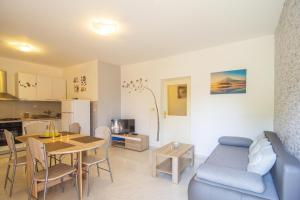 Fotografie z fotogalerie ubytování Apartments with a swimming pool Gustirna, Trogir - 11703 v destinaci Marina