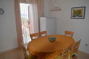 Kuchyňa alebo kuchynka v ubytovaní Apartments with WiFi Bol, Brac - 11728