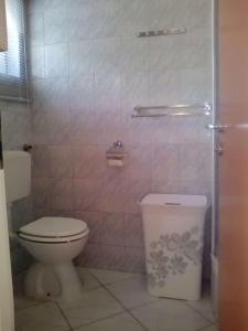 Koupelna v ubytování Apartments with parking spaces Pirovac, Sibenik - 11746
