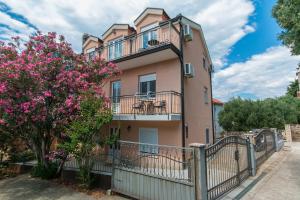 Fotografie z fotogalerie ubytování Apartments with a parking space Podaca, Makarska - 11748 v destinaci Podaca