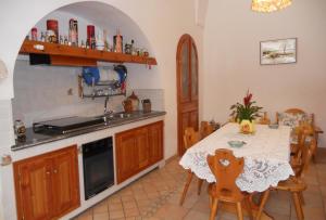 Η κουζίνα ή μικρή κουζίνα στο La casa di Angela