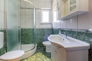Kúpeľňa v ubytovaní Apartments and rooms by the sea Nerezine, Losinj - 11815 + 26 fotografií