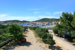Fotografie z fotogalerie ubytování Family friendly seaside apartments Jezera, Murter - 9684 v destinaci Jezera