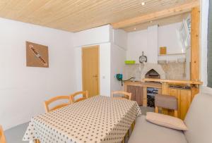 Kuchyň nebo kuchyňský kout v ubytování House Beach house Toma