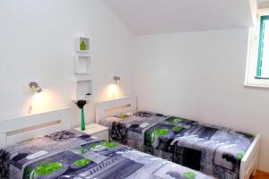 Ένα ή περισσότερα κρεβάτια σε δωμάτιο στο Holiday house with a swimming pool Plano, Trogir - 11897 +20 φωτογραφίες