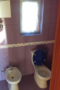 a bathroom with a toilet and a sink at Apartments with a parking space Smrika, Kraljevica - 12055 in Šmrika