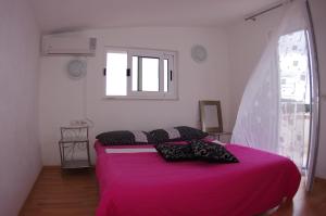 Posteľ alebo postele v izbe v ubytovaní Apartments with a parking space Makarska - 12063
