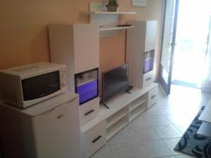 a living room with a tv and a microwave at Apartment Crikvenica 12116a in Crikvenica