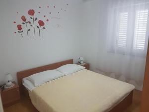 Posteľ alebo postele v izbe v ubytovaní Apartments with a swimming pool Crikvenica - 12116