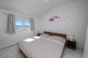 Postel nebo postele na pokoji v ubytování Apartments with a swimming pool Crikvenica - 12116 + 36 fotografií