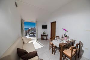 Posezení v ubytování Apartments with a swimming pool Crikvenica - 12116