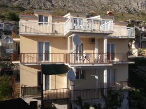 Fotografia z galérie ubytovania Apartments with a parking space Stanici, Omis - 12158 v Omise