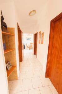 Fotografie z fotogalerie ubytování Apartments by the sea Slatine, Ciovo - 12176 v destinaci Slatine
