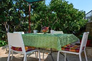 Zahrada ubytování Apartments by the sea Slatine, Ciovo - 12176