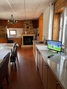Kuchnia lub aneks kuchenny w obiekcie Villa Entre Encinas