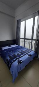 a bed in a room with a large window at Cameron 3room Golden Hills in Brinchang +35 photos