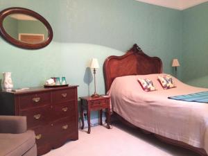 Een bed of bedden in een kamer bij Old Croft House