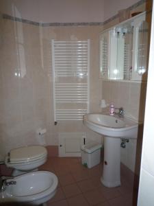 a bathroom with a toilet and a sink at Villa Panthea in Capo Vaticano