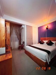 a hotel room with a large bed and a window at Vilu Rest in Hulhumale