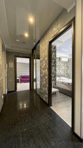 a hallway with sliding glass doors and a bedroom at Двокімнатна на Оболоні біля Дрім-Тауна in Kyiv